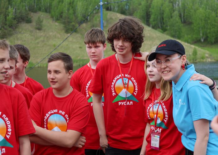 Стартовал пятый сезон лагеря «Экспедиция на планету РУСАЛ» | Каменские школьники прибыли в профориентационный лагерь РУСАЛа