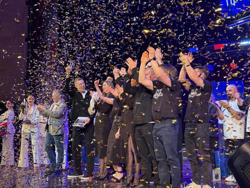 Команда КВН «Серьезные люди» из Каменска-Уральского шутила смешнее и всех и победила в «Лиге равных» | Команда КВН из Каменска-Уральского выиграла отраслевую лигу в Череповце Команда КВН «Серьезные люди» из Каменска-Уральского шутила смешнее и всех и победила в «Лиге равных» | Команда КВН из Каменска-Уральского выиграла отраслевую лигу в Череповце