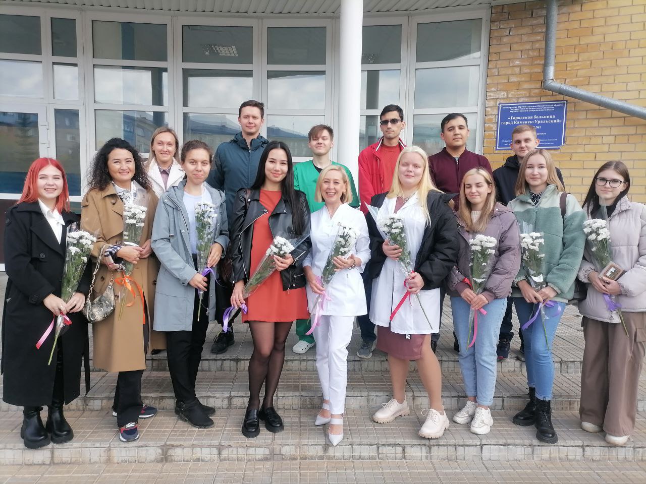 В больнице Каменска-Уральского показали, как надо встречать молодых специалистов В больнице Каменска-Уральского показали, как надо встречать молодых специалистов