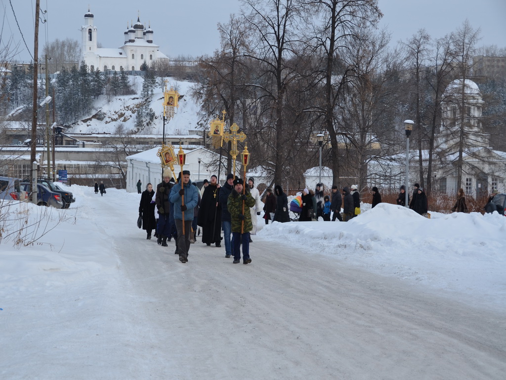 В воскресенье верующие пройдут крестным ходом по ул. Ленина в Каменске-Уральском — движение транспорта на это время здесь остановят