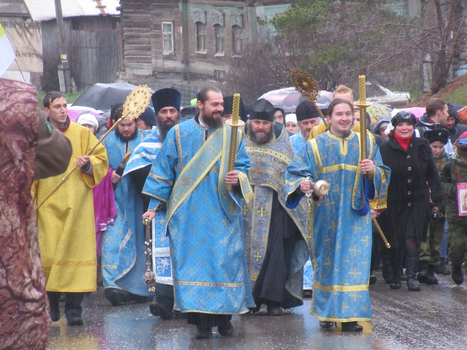 «Дождь для крестоходцев не испытание»: в День народного единства каменцы помолились Богородице. Чиновница: «Снова смута в Киевской Руси...»