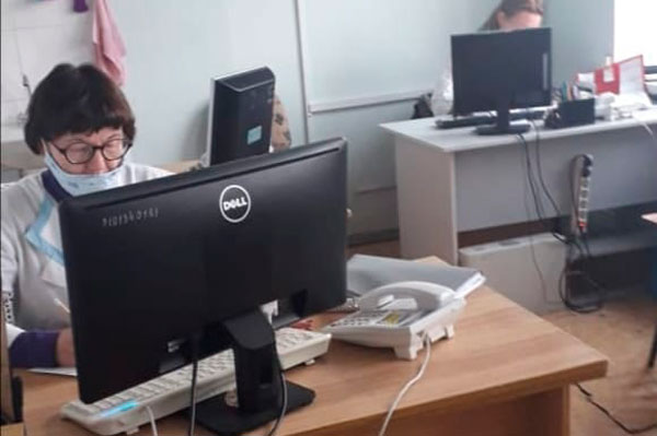 «Люди звонят беспрерывно». Каменцы обрушили колл-центр городской больницы — вызвать врача по телефону в эти дни стало проблематично