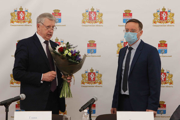 В Каменске-Уральском избран новый мэр: он местный, ему 46 лет, чиновником он не проработал еще года, был гендиректором Синарской ТЭЦ