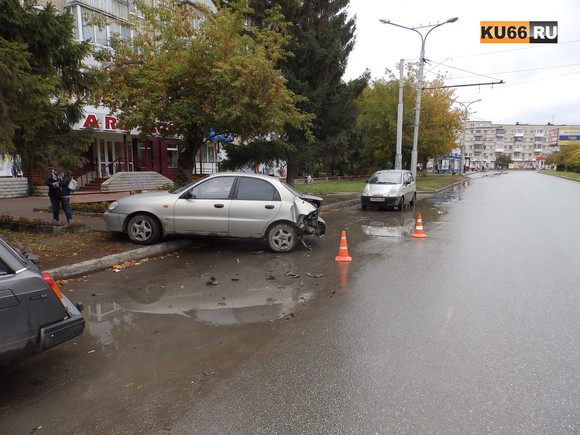 Дорожные полицейские Каменска-Уральского разыскивают водителя «Приоры», скрывшегося с места аварии