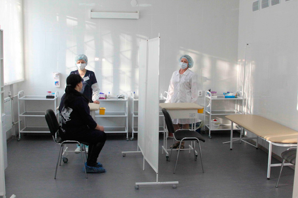 Жителей Каменска в поликлиниках вместо терапевтов «лечат» фельдшеры, а 30 узких «спецов» вообще нет. Власти не в силах решить проблему