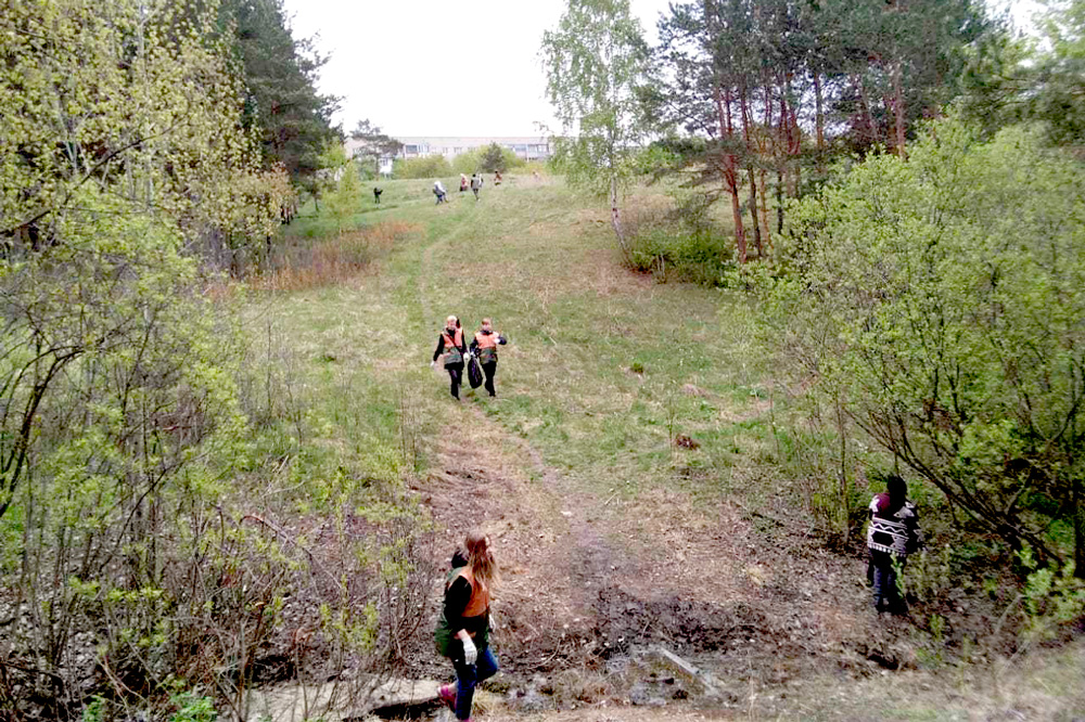 Знали бы вы, какой мусор убирали волонтеры на уникальном туристическом маршруте в Каменске-Уральском — благо, власти оказались помощь!