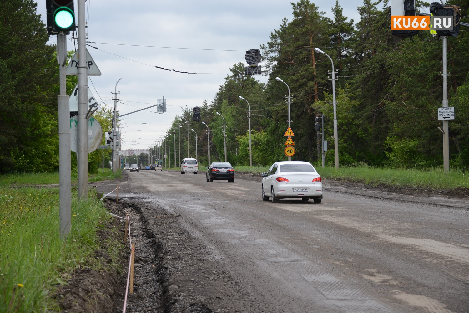 Дождливая погода парализовала ремонт дорог в Каменске-Уральском - строители ждут тепла, а водители влетают на "стиральные доски" Дождливая погода парализовала ремонт дорог в Каменске-Уральском - строители ждут тепла, а водители влетают на "стиральные доски"