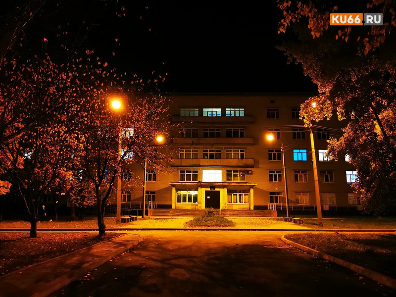 Наглядное возмездие: мужчины, в начале года выяснявшие отношения в Каменске-Уральском, поменялись местами. Нож в руку взял младший...