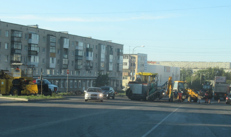 В ночь на субботу дорожники в Каменске-Уральском начнут ремонт самой загруженной дороги, а пока заканчивают приводить в порядок Пушкина