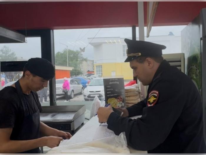 Полицейские из Каменска-Уральского поймали нарушителей и вскрыли фиктивные браки во время рейда Нелегал-2025 | Операция «Нелегал-2025» в Каменске выявила миграционные нарушения и фиктивные браки