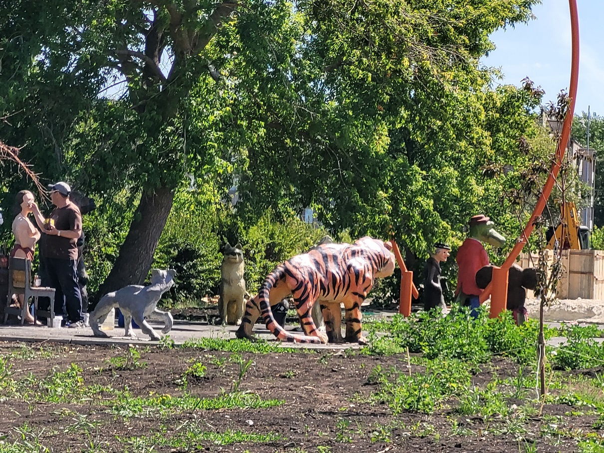 В мэрии Каменска-Уральского рассказали, из чего сделаны скульптуры у ДК «Металлург» 