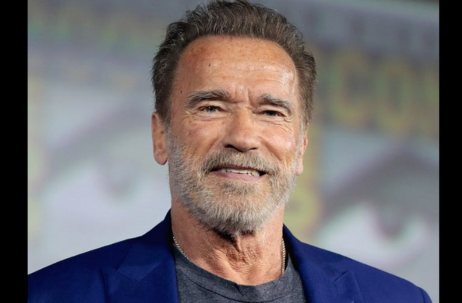 Шварценеггер попал в ДТП с велосипедисткой