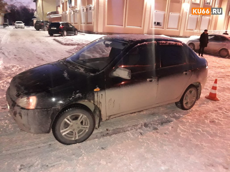 Неожиданно выскочил из-за машин: семилетний мальчик сократил маршрут из школы домой и попал под колеса машины в Каменске-Уральском Неожиданно выскочил из-за машин: семилетний мальчик сократил маршрут из школы домой и попал под колеса машины в Каменске-Уральском