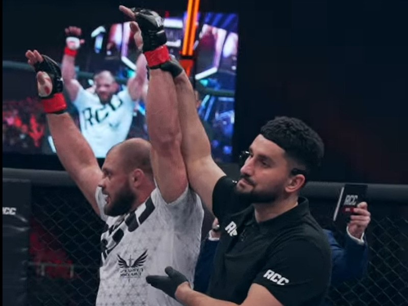 «Уральский Халк» победил швейцарца Ясуби Эномото в бою на RCC 21