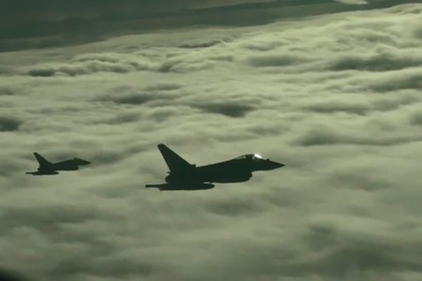Британские истребители вплотную сблизились с российскими Ту-160