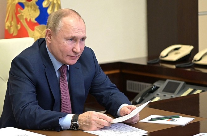 Путин признал невозможность полного импортозамещения и назвал ему замену