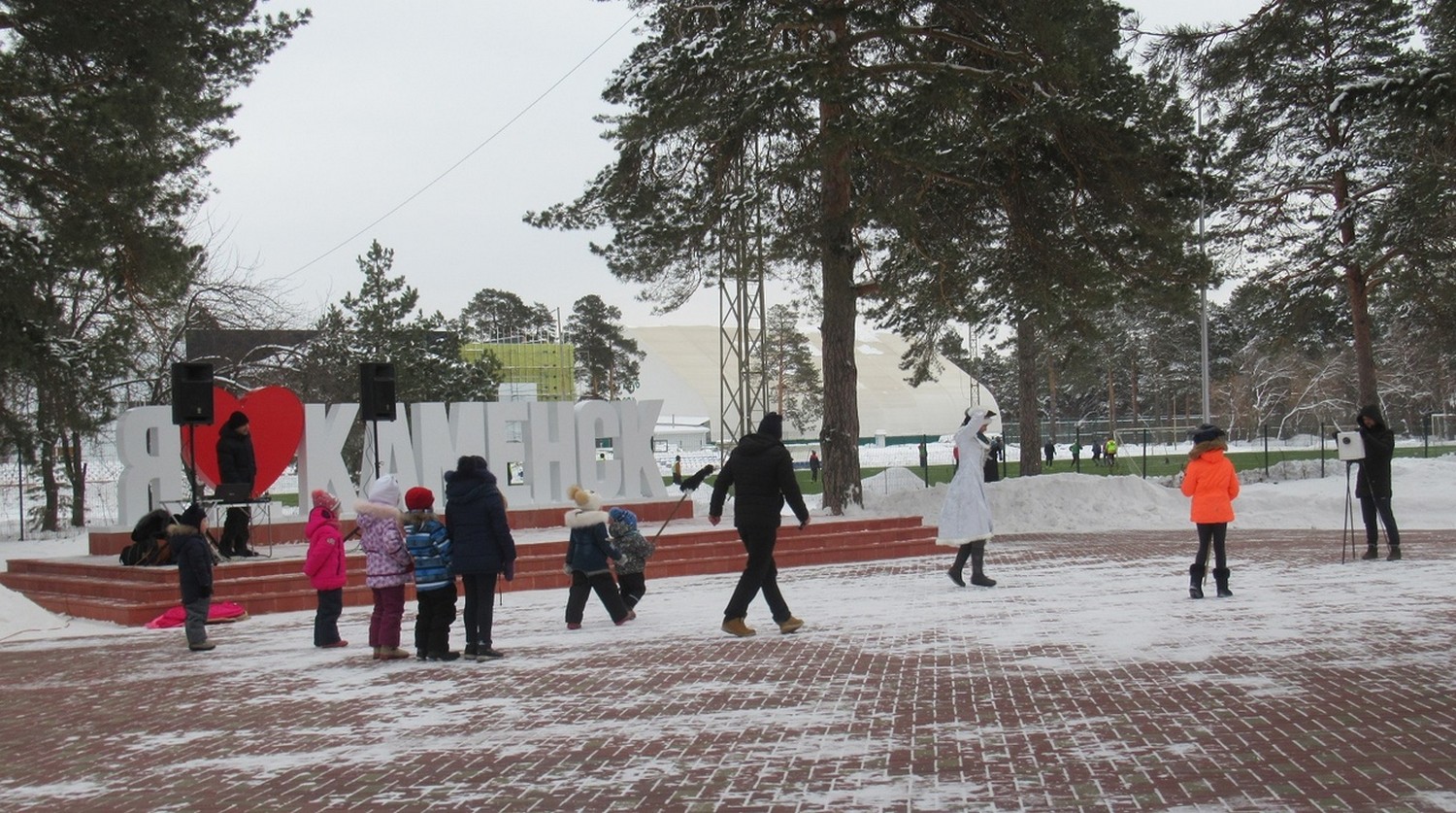 Опасения сбылись: в Каменске-Уральском вандалы повадились «крушить» фигуры в городском парке «Космос». Местные власти в ярости