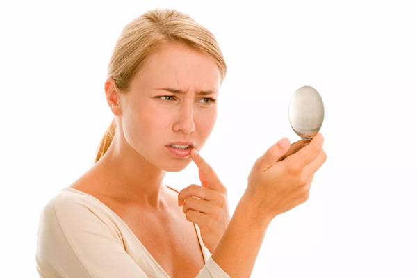 Дерматолог рассказал, какие кожные проблемы провоцирует COVID-19