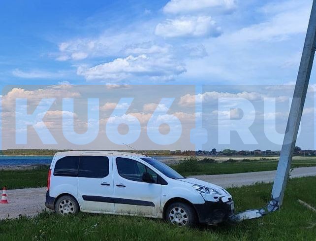 Под Каменском-Уральским в опору ЛЭП врезалась 75-летняя женщина | На Урале в столб врезалась 75-летняя пенсионерка