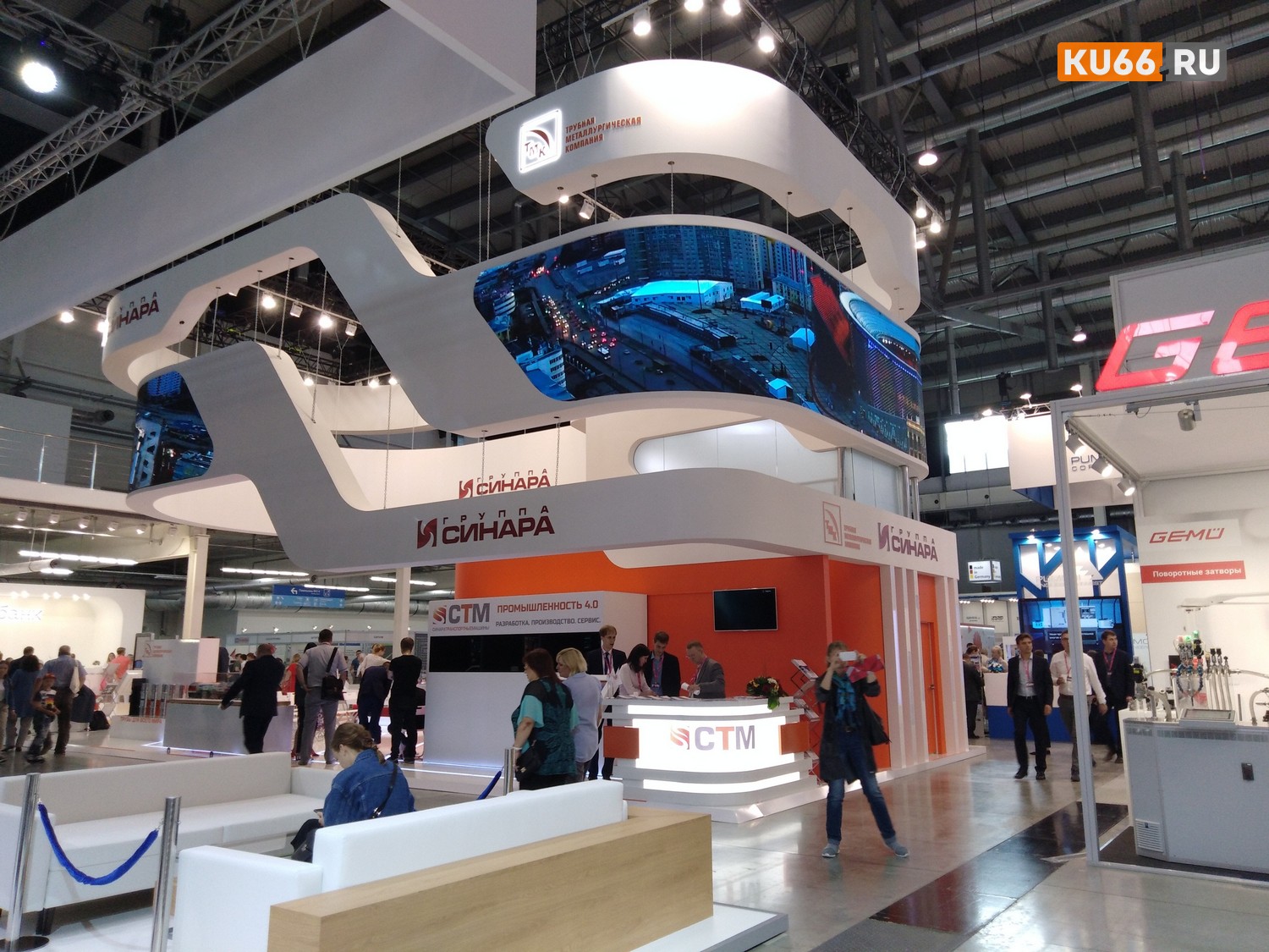 «За эффективный менеджмент и внедрение новых технологий»: на «Иннопроме» в Екатеринбурге наградили рабочих предприятий Каменска-Уральского