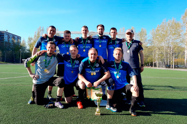 Это триумф! Синарские трубники из Каменска — лучшие в корпоративном турнире по мини-футболу. Вратарь за все игры не пропустил ни мяча