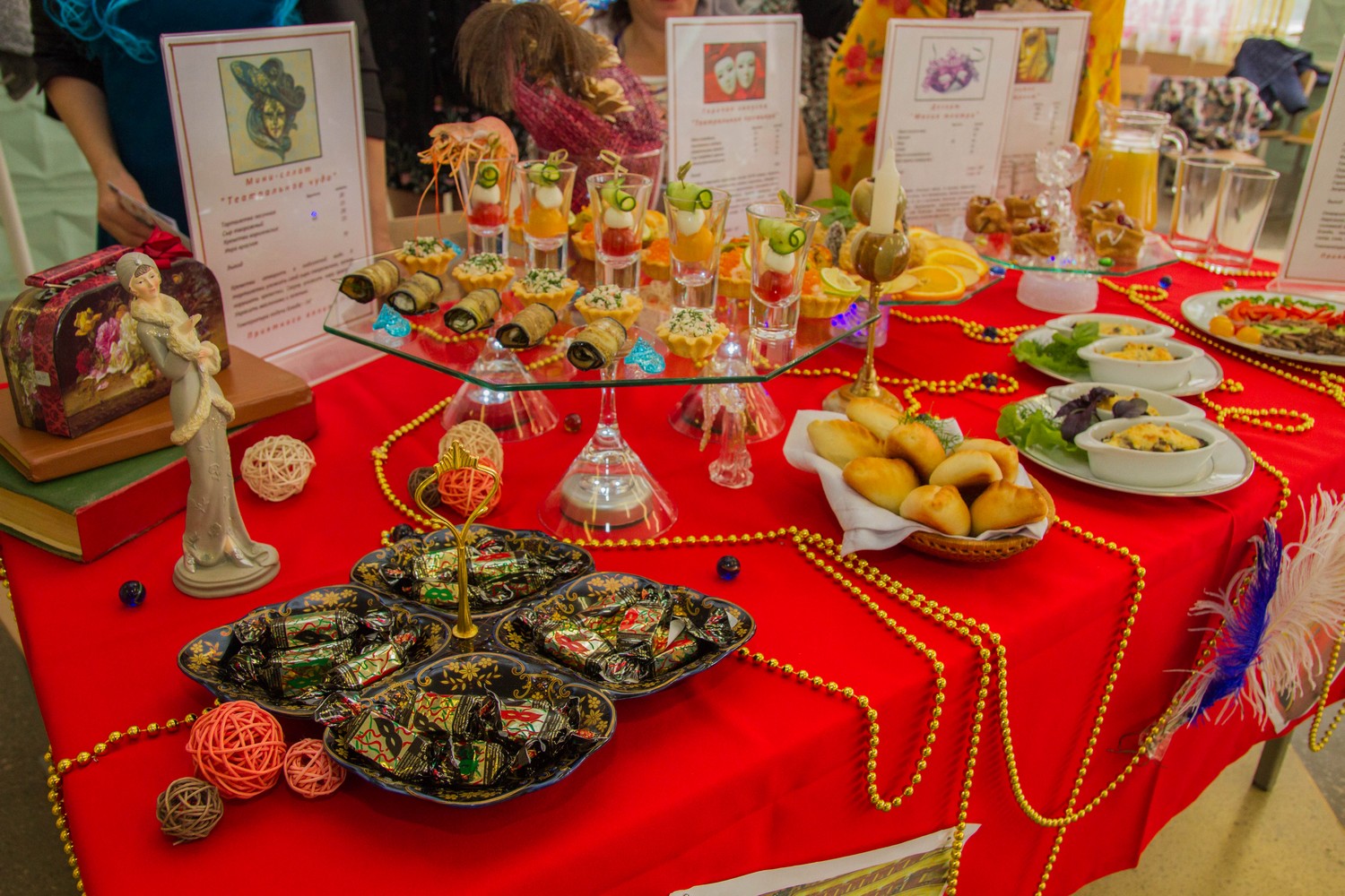 Повара, которые кормят коллектив СинТЗ в Каменске-Уральском, лучше всех в Свердловской области готовят закуски и горячее с гарниром!