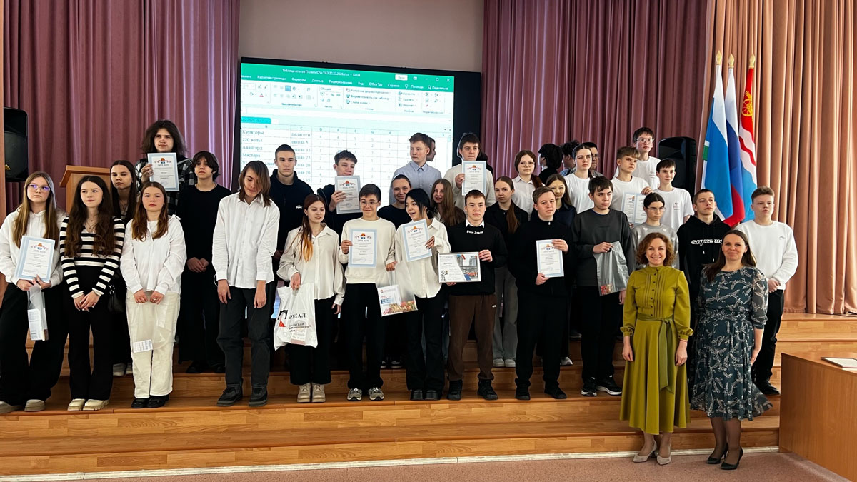 В Каменске-Уральском школьники сыграли в «ПолитикУМ» и изучили выборы | В Каменске-Уральском прошла правовая игра «ПолитикУМ» для школьников