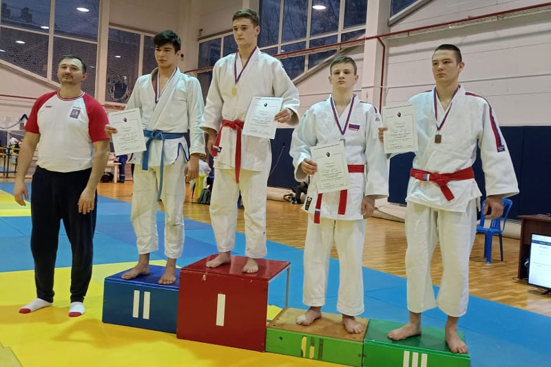 Спортсмены из Каменска-Уральского привезли 2 золотых и 3 серебряные медали с турнира по Джиу-джитсу