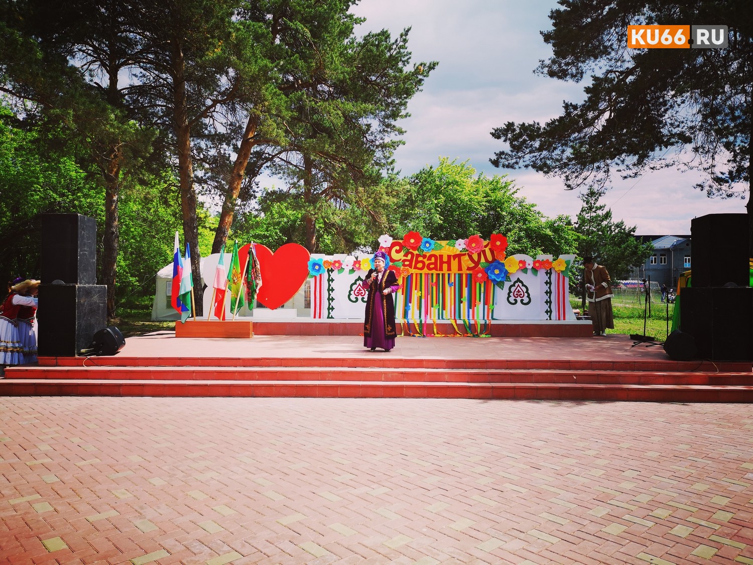 Сабантуй на новом месте в Каменске-Уральском: как это было? Выступал «Дуслык», дети и взрослые играли в Кюреш и заглядывали в юрту