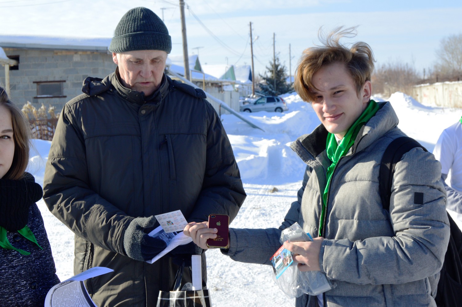 Нужно напомнить ПДД! – решили студенты техникума в Каменске-Уральском и вышли в «рейд»: ребята беседовали с прохожими и раздавали...