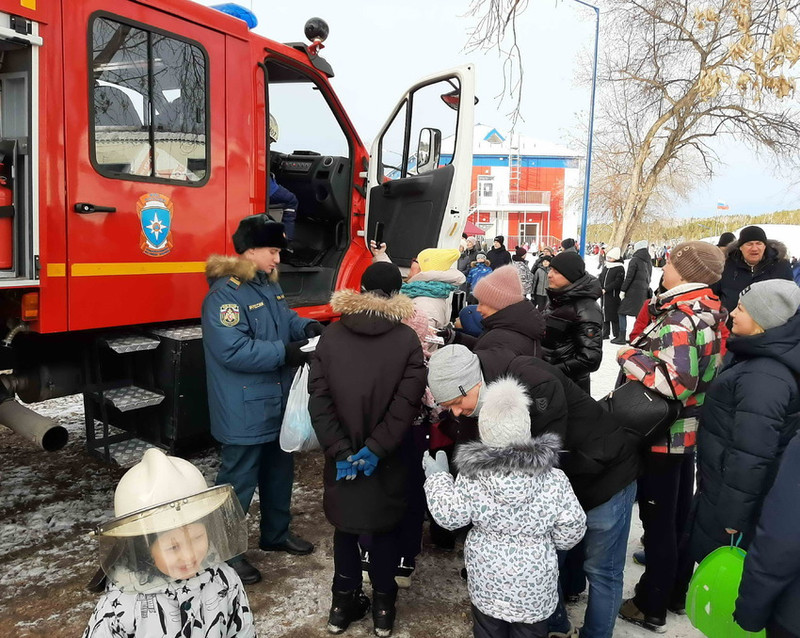 Спасатели Каменска-Уральского приняли участие в Дне снега