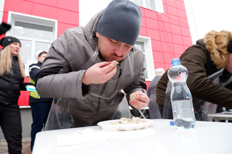 Конкурс «По пельмешКУ»: кто быстрее съест 20 пельменей в Каменске-Уральском | В Каменске-Уральском проведут конкурс по поеданию пельменей «По пельмешКУ»