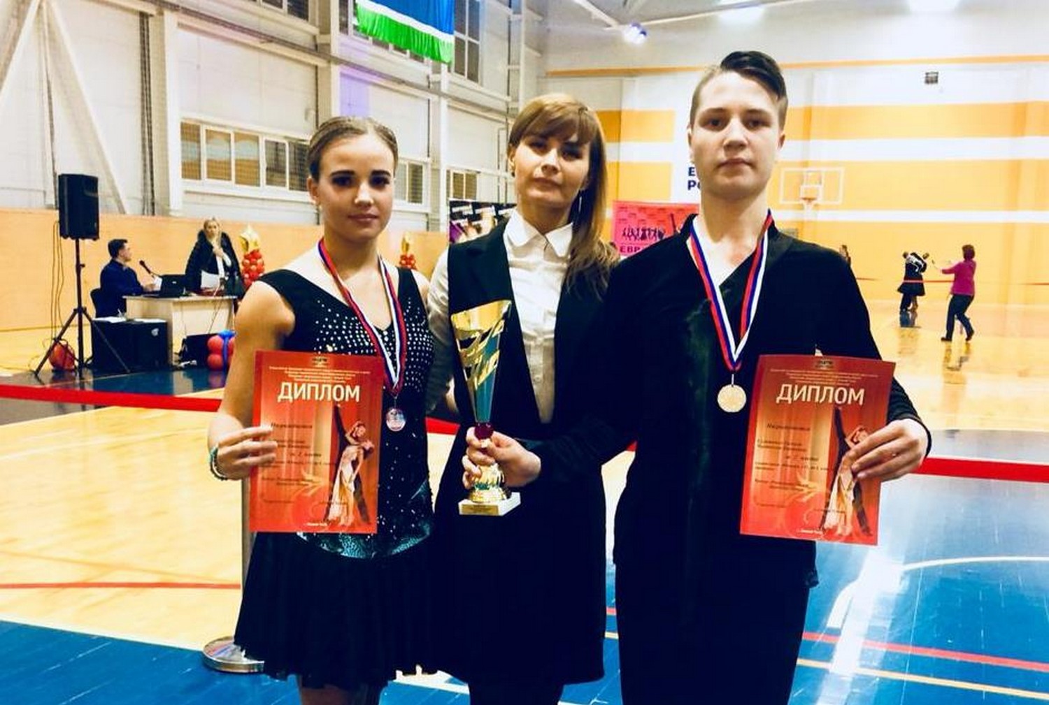 Эти точно лучше всех: ребята из спортивно-бального кружка «Сюрприз» Каменска-Уральского встают на ступени пьедестала везде, где бывают!