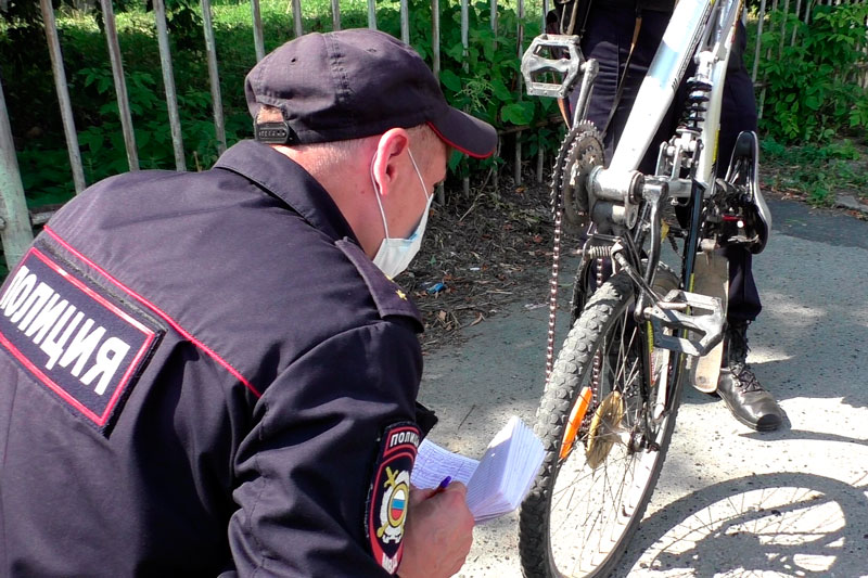 Не все "противоугонки" одинаково надежны: полицейские напомнили жителям Каменска-Уральского о том, как сохранять велосипеды