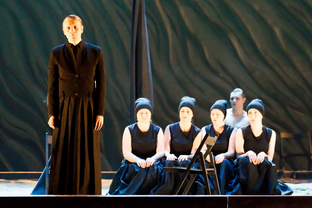 Эксперты театрального фестиваля «Браво» вынужденно приехали в Каменск-Уральский посмотреть спектакль Драмы номер три и увидеть Мальволио