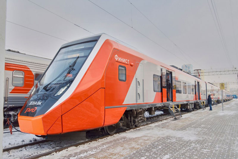 В поезде «Финист» из Челябинска в Екатеринбург утром не открывались двери | В электричке «Финист» часть дверей перестала открываться