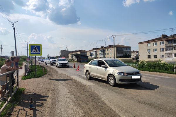 Сотрудники полиции Каменска-Уральского ищут очевидцев ДТП на пешеходном переходе в поселке Мартюш