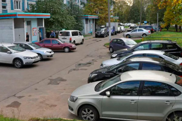 Автомобилистов России предупредили о штрафах за неправильную парковку во дворах