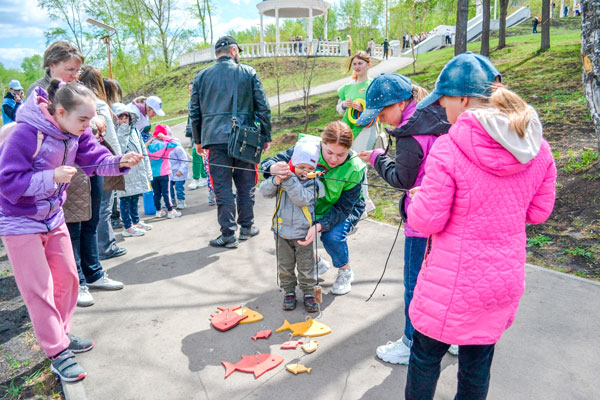 В Каменске-Уральском на набережной Исети прошел праздник «Наша дружная семья»