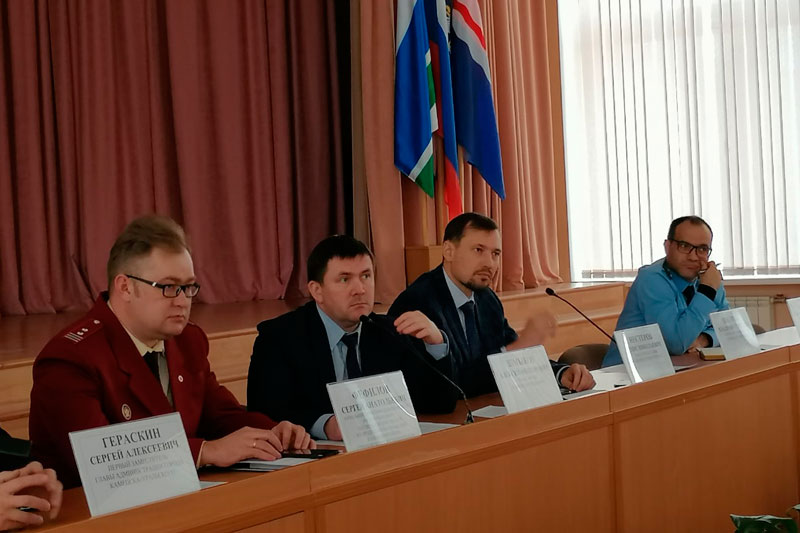 Каменск накануне общегосударственной изоляции: масок не хватает, люди молчат о поездках за границу, санитарные врачи ходят с рейдами Каменск накануне общегосударственной изоляции: масок не хватает, люди молчат о поездках за границу, санитарные врачи ходят с рейдами