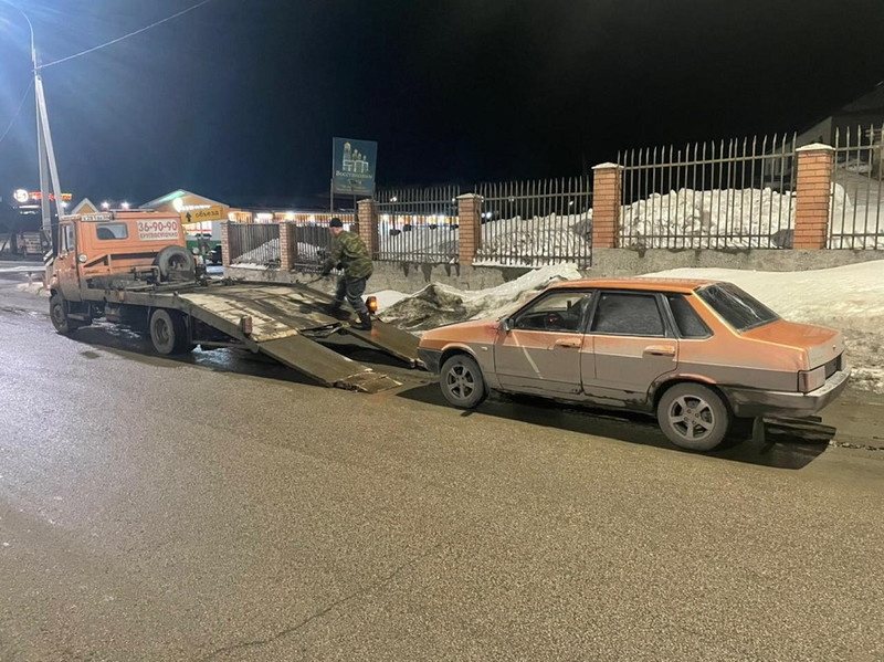 В Каменском районе отец-бесправник перевозил в автомобиле двоих детей в нарушение правил дорожного движения