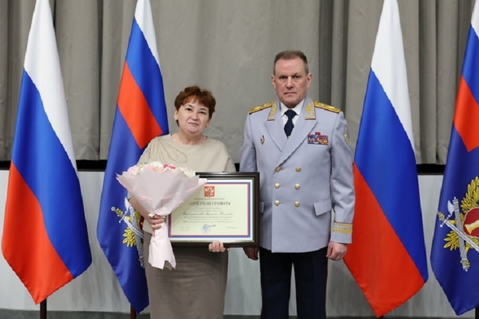 Владимир Путин наградил почётными грамотами педагогов Свердловской области | Свердловские педагоги удостоены Почётных грамот Президента РФ