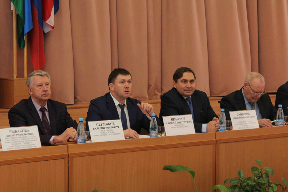 «Мусорная реформа»: первые итоги, жалобы, планы на будущее. Брифинг с областным министром энергетики и ЖКХ в Каменске-Уральском. В деталях