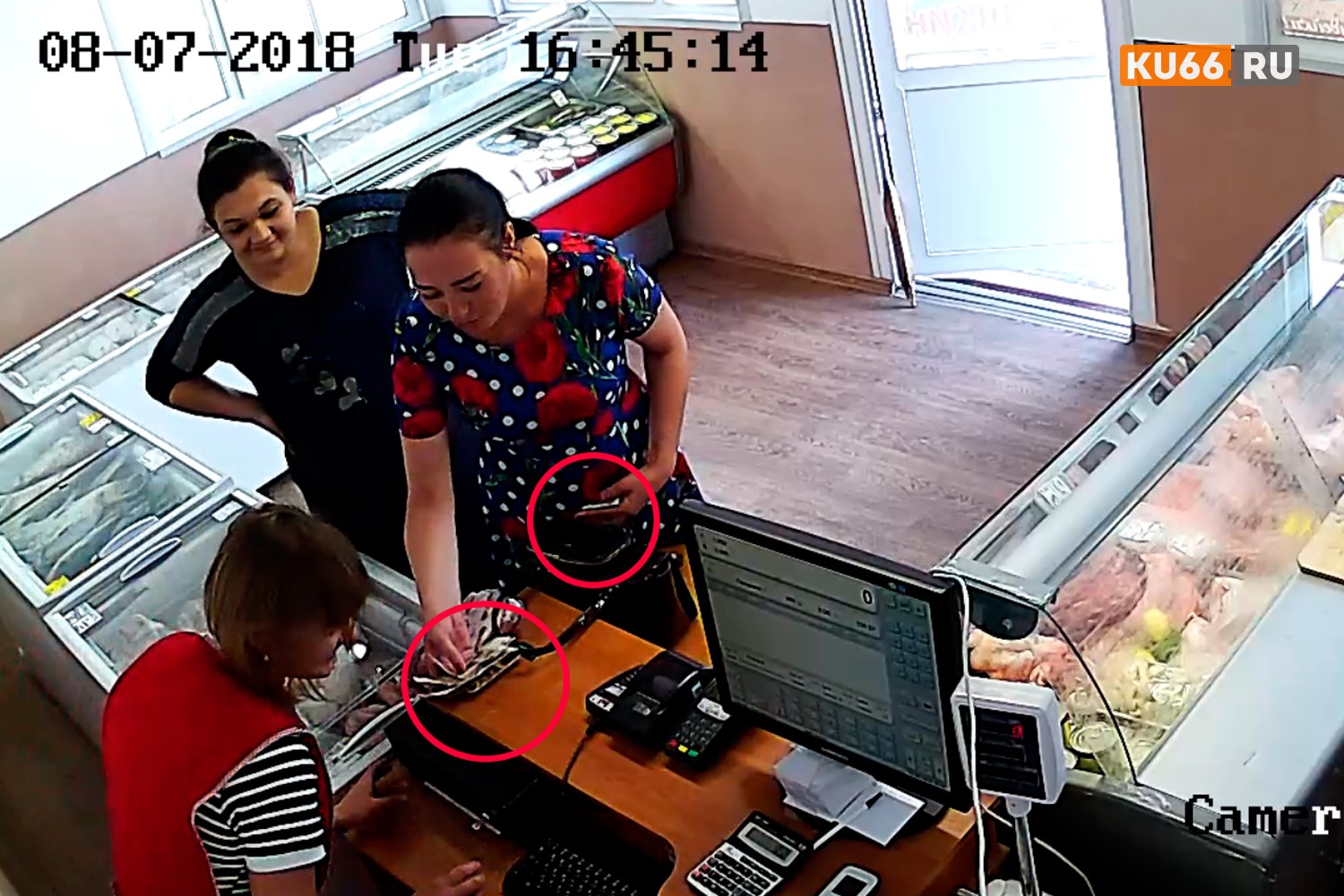 Ловкость рук! В Каменске-Уральском «покупатели» обманули продавца на две тысячи рублей. План разыграли, как по нотам... ВИДЕО