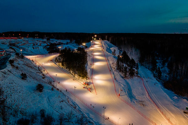 В воскресенье ГЛК «Богатырек» закрывает сезон — каменцев зовут на праздник! А вечером на склоне пройдут две зрелищные акции