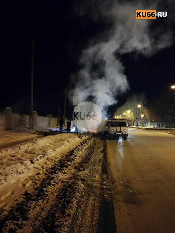 Жуткая трагедия произошла в субботу в Каменске-Уральском: в теплотрассе заживо сварились двое бомжей, открыв клапан с кипятком - погреться