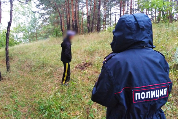 В ходе спецоперации полицейские нашли в окрестностях Каменска-Уральского поле дикорастущей конопли и изъяли у мужчин 200 граммов марихуаны