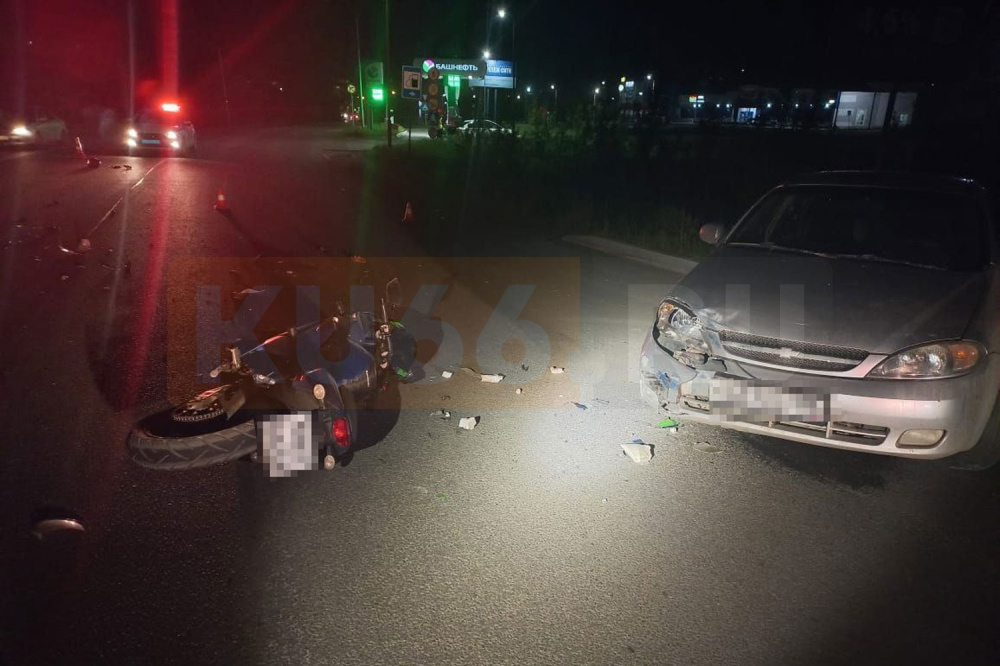 Столкновение в Каменске-Уральском: водитель иномарки допустил ДТП с мотоциклистами | На Урале в ДТП пострадали два мотоциклиста