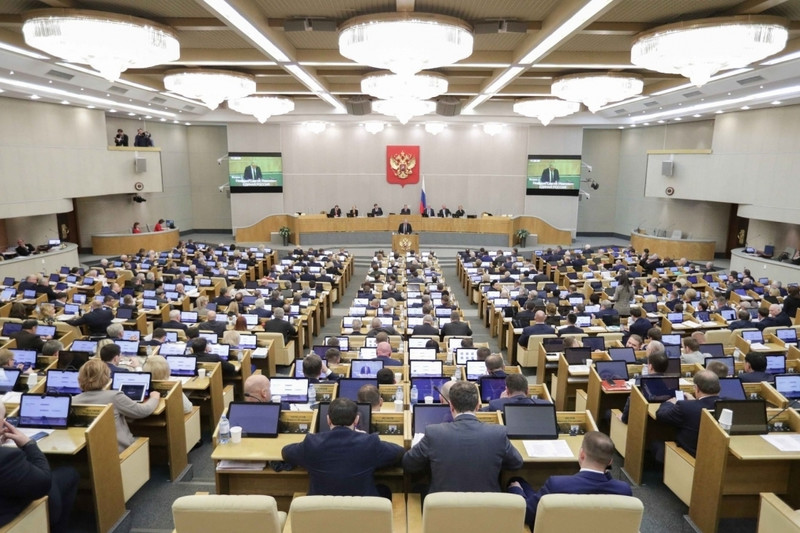 Госдума приняла закон, легализующий самоизоляцию