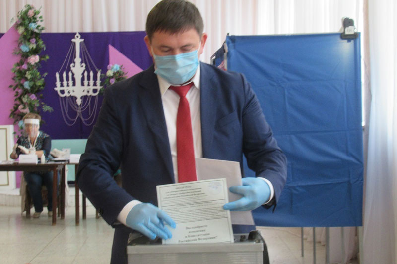 «Пришлось подождать». Мэр Алексей Шмыков на избирательном участке в «Современнике» выразил свое отношение к поправкам в Конституции РФ